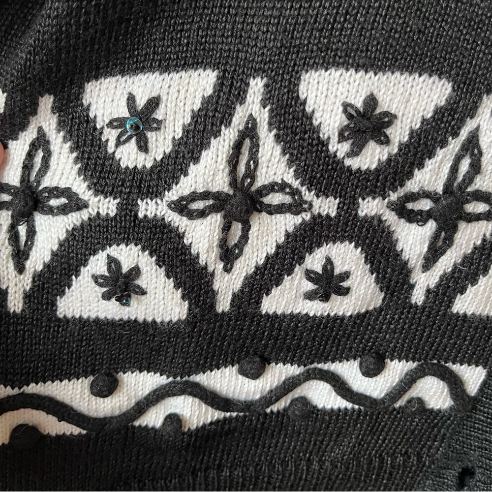 Jantzen Ramie/Acrylic Blend Black and White Cardigan Geometric Pattern size L - Picture 9 of 13